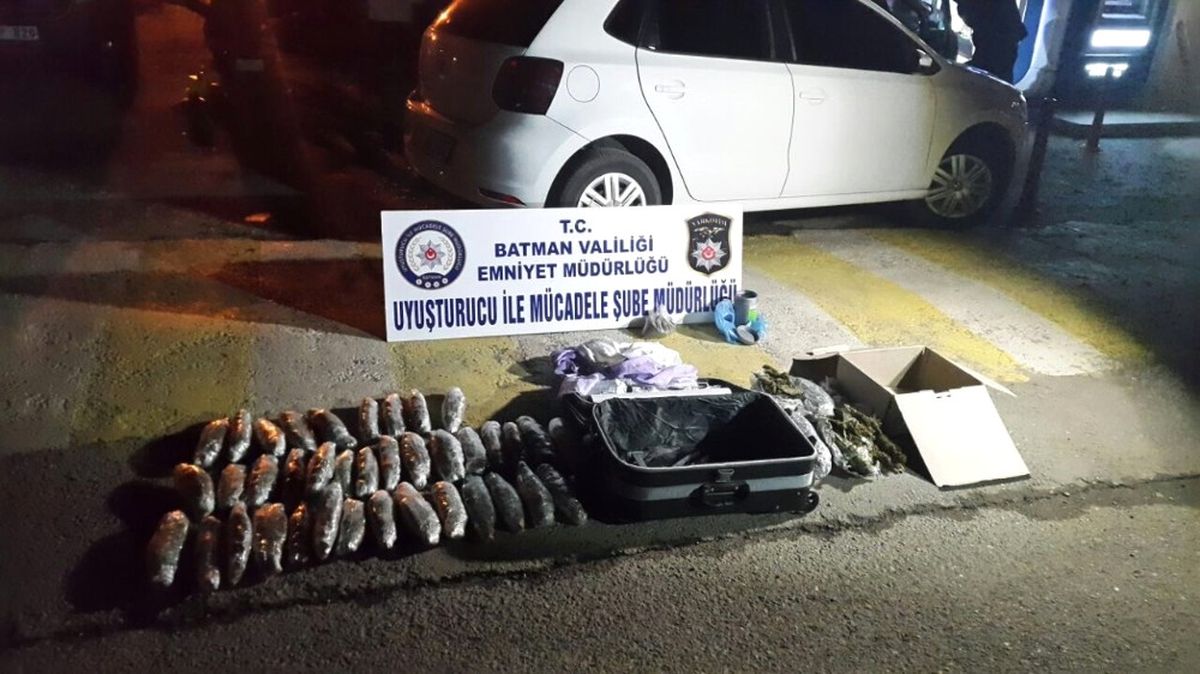 Batman\'da Uyuşturucu Ticareti Yapan 3 Kişi Tutuklandı