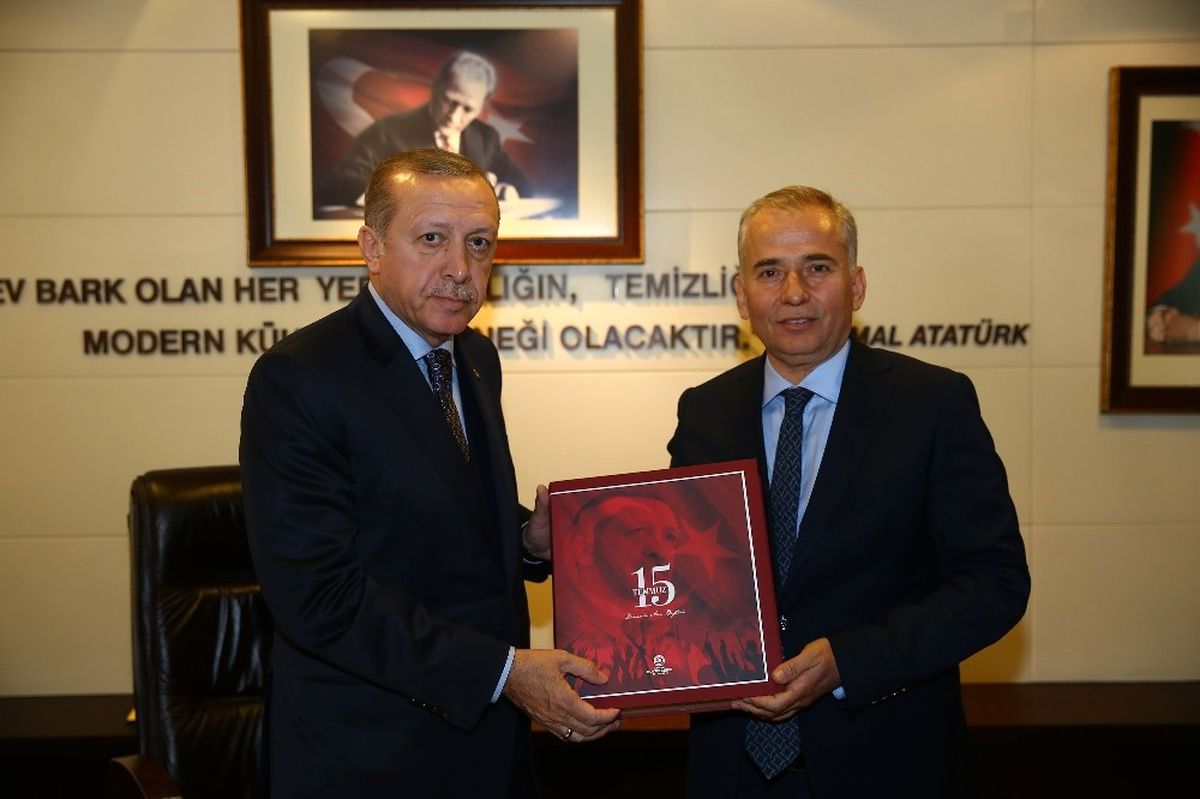 Denizli\'nin 15 Temmuz Anı Defteri Külliye\'de
