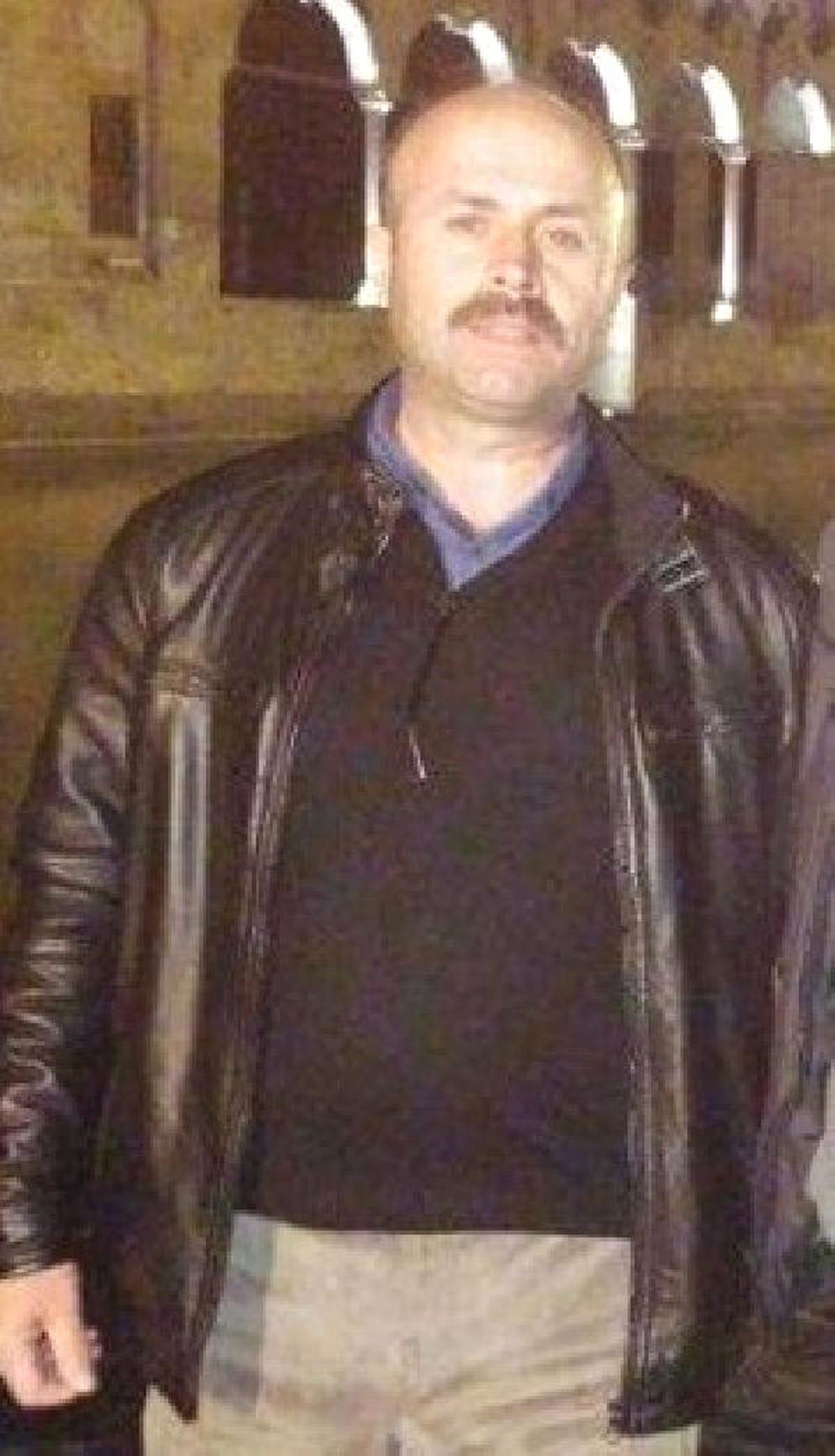 Eşini ve Babasını Tabancayla Vurup İntihar Etti