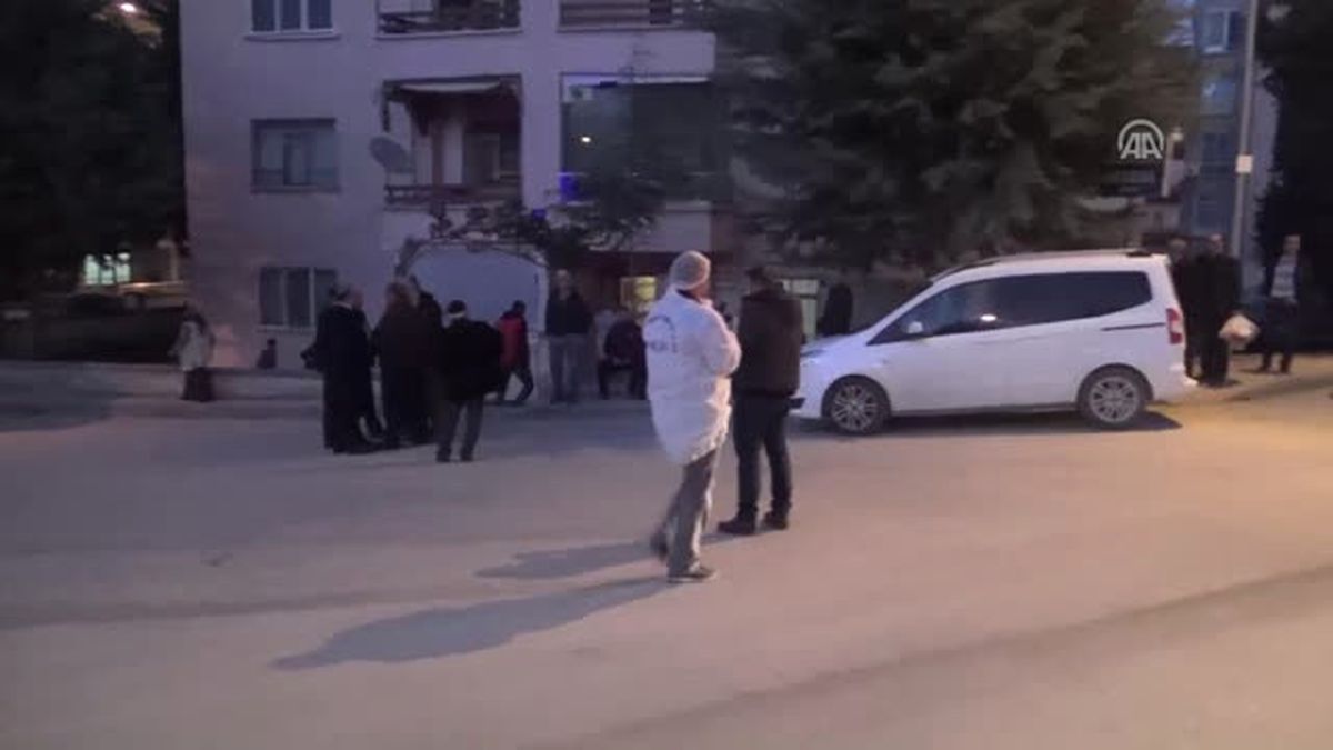 Eşini ve Babasını Yaralayıp İntihar Etti