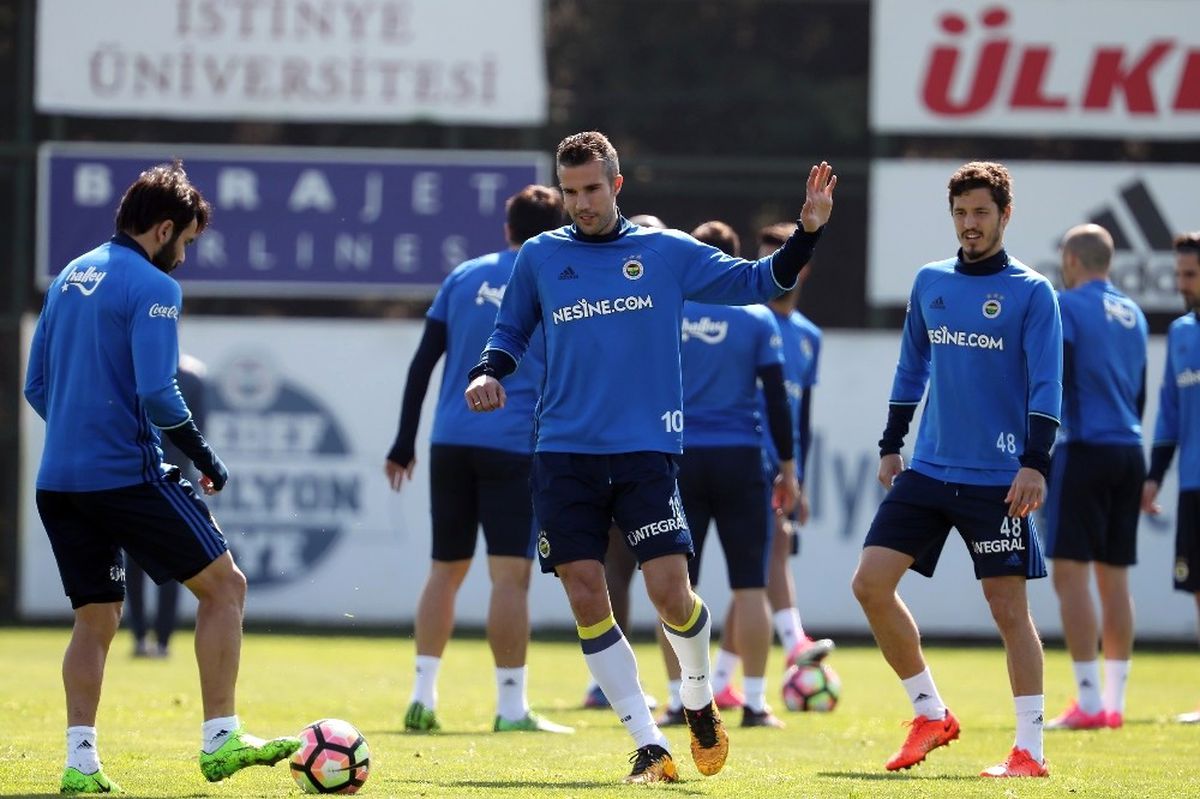 Fenerbahçe\'de Hazırlıklar Sürüyor