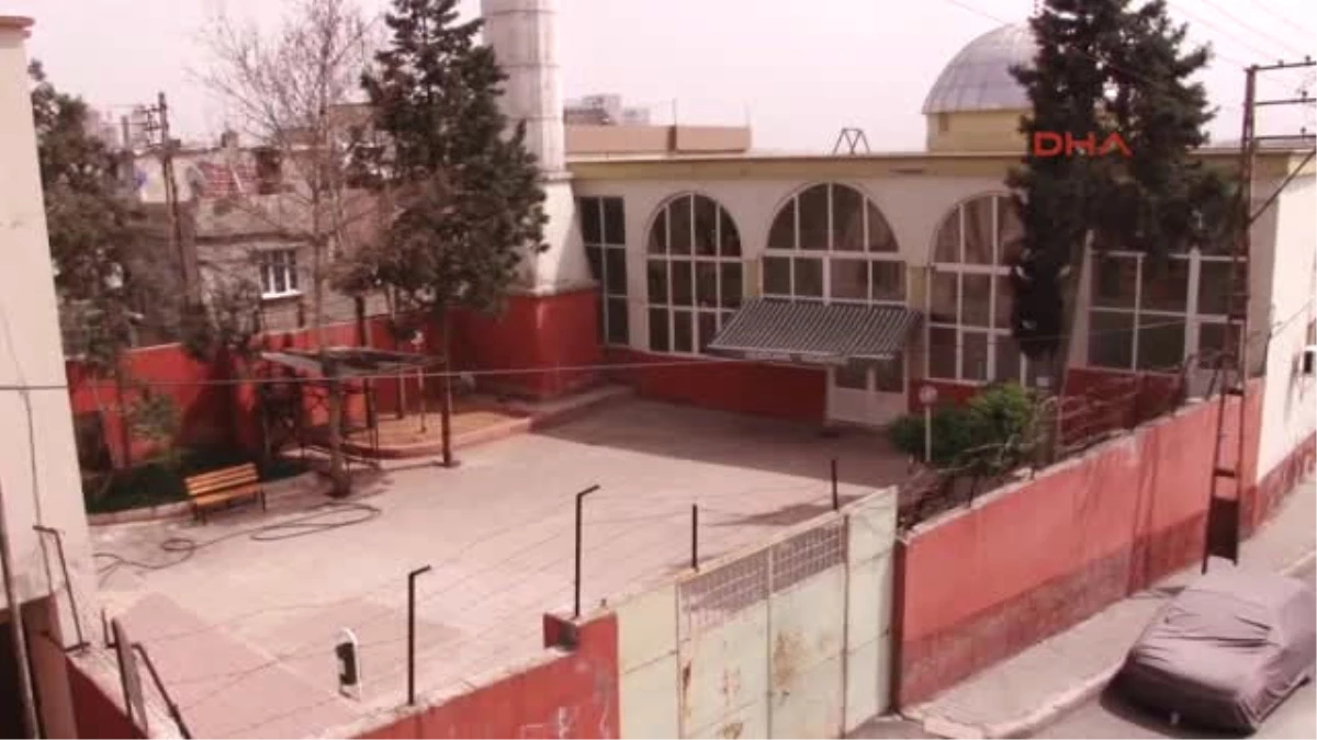 Gaziantep Cami Bahçesinde Devrilen Iskelenin Altında Kalan Çocuk Öldü