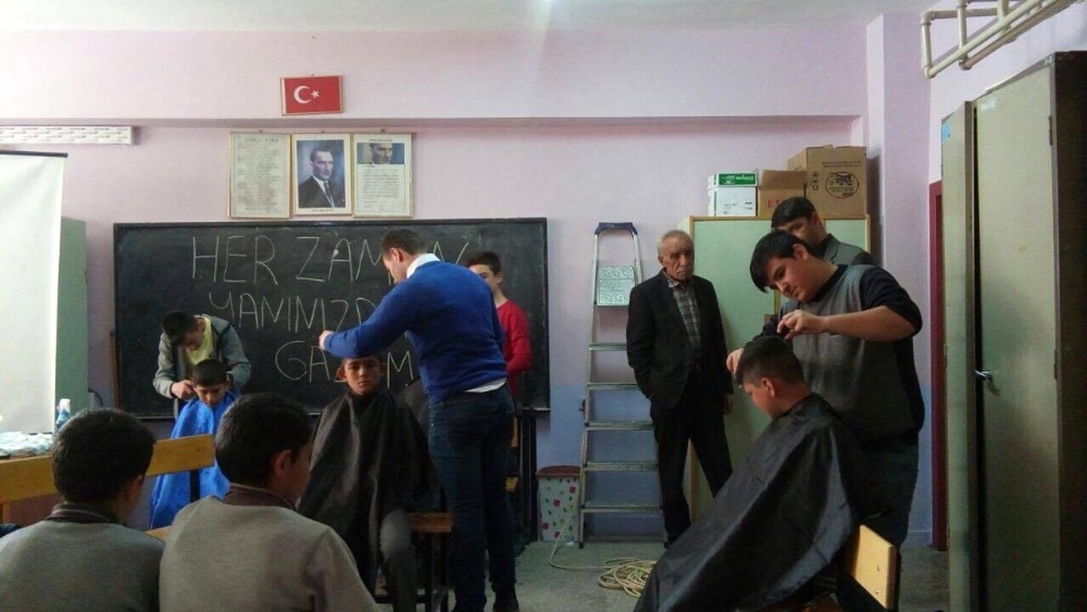 Her Zaman Yanınızdayız\' Projesi Ekibi Gazi Mahallesinde