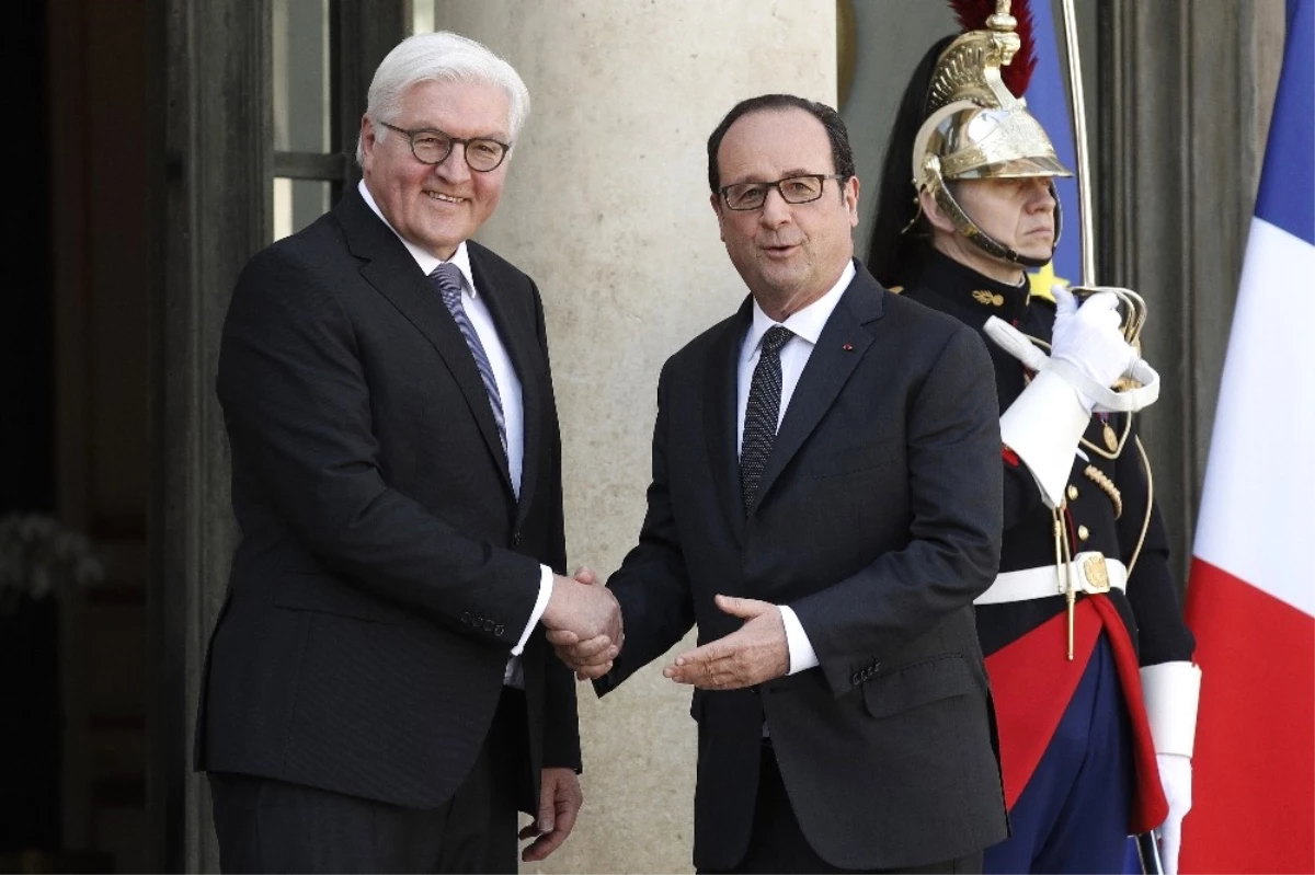 Hollande, Almanya\'nın Yeni Cumhurbaşkanı Steinmeier\'i Kabul Etti