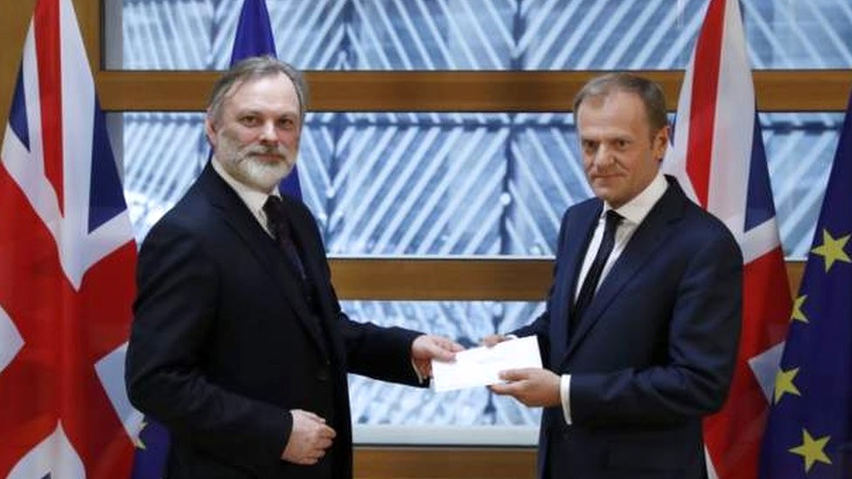 İngiltere\'nin AB\'den Ayrılık Mektubu Brüksel\'e Ulaştı: Brexit Süreci Resmen Başladı