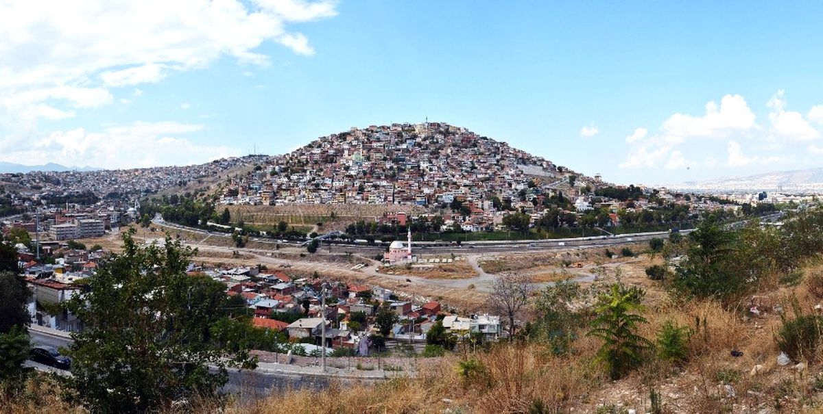 İzmir\'deki Ballıkuyu Mahallesinde Yerinde Dönüşüm Atağı