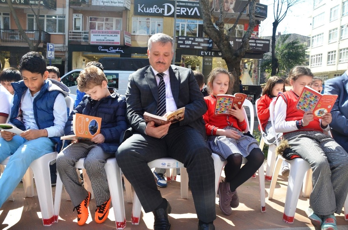 İzmit\'te \'Büyüklerimle Kitap Okuyorum\' Etkinliği