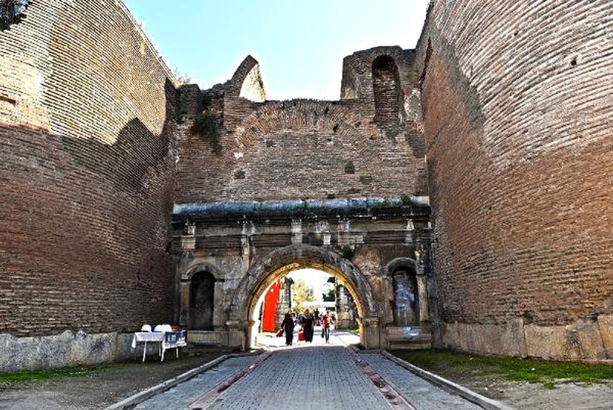 İznik\'te 2000 Yıllık İstanbul Kapı\'nın Restorasyonu Başladı
