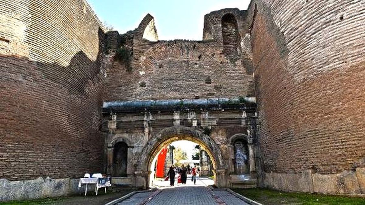 İznik\'te 2000 Yıllık İstanbul Kapı\'nın Restorasyonu Başladı