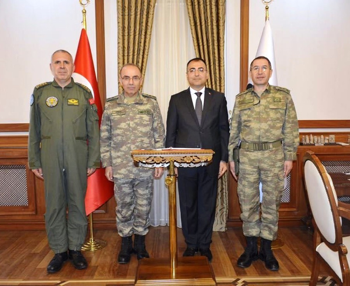 Kara Kuvvetleri Kurmay Başkanı Korgeneral Öngay, Vali Toprak\'ı Ziyaret Etti