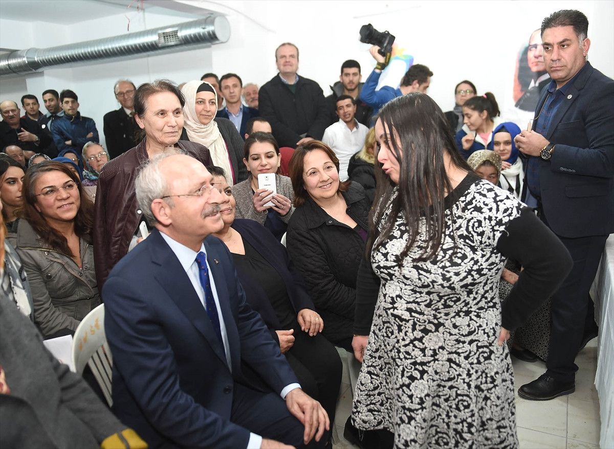 Kılıçdaroğlu, Apartman Yönetimi Toplantısına Katıldı