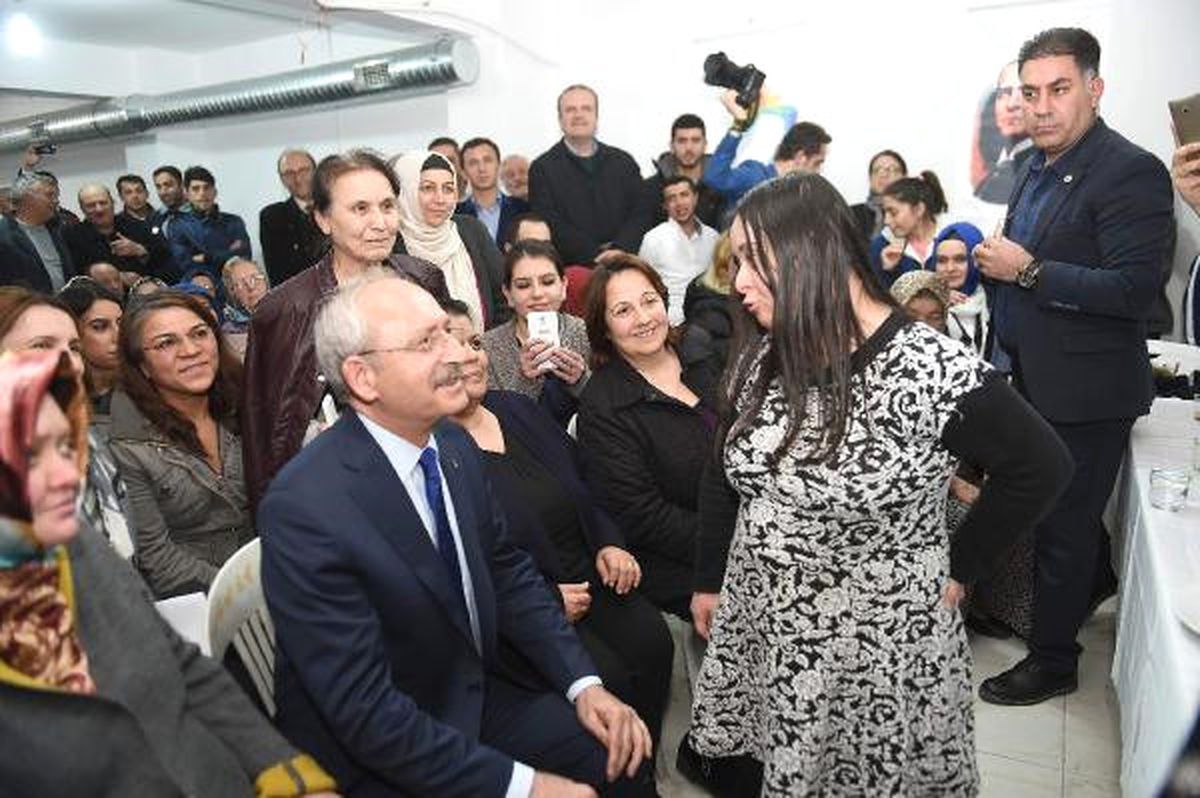 Kılıçdaroğlu Toplantıya Katıldı, Site Sakinlerinin Sorularını Yanıtladı