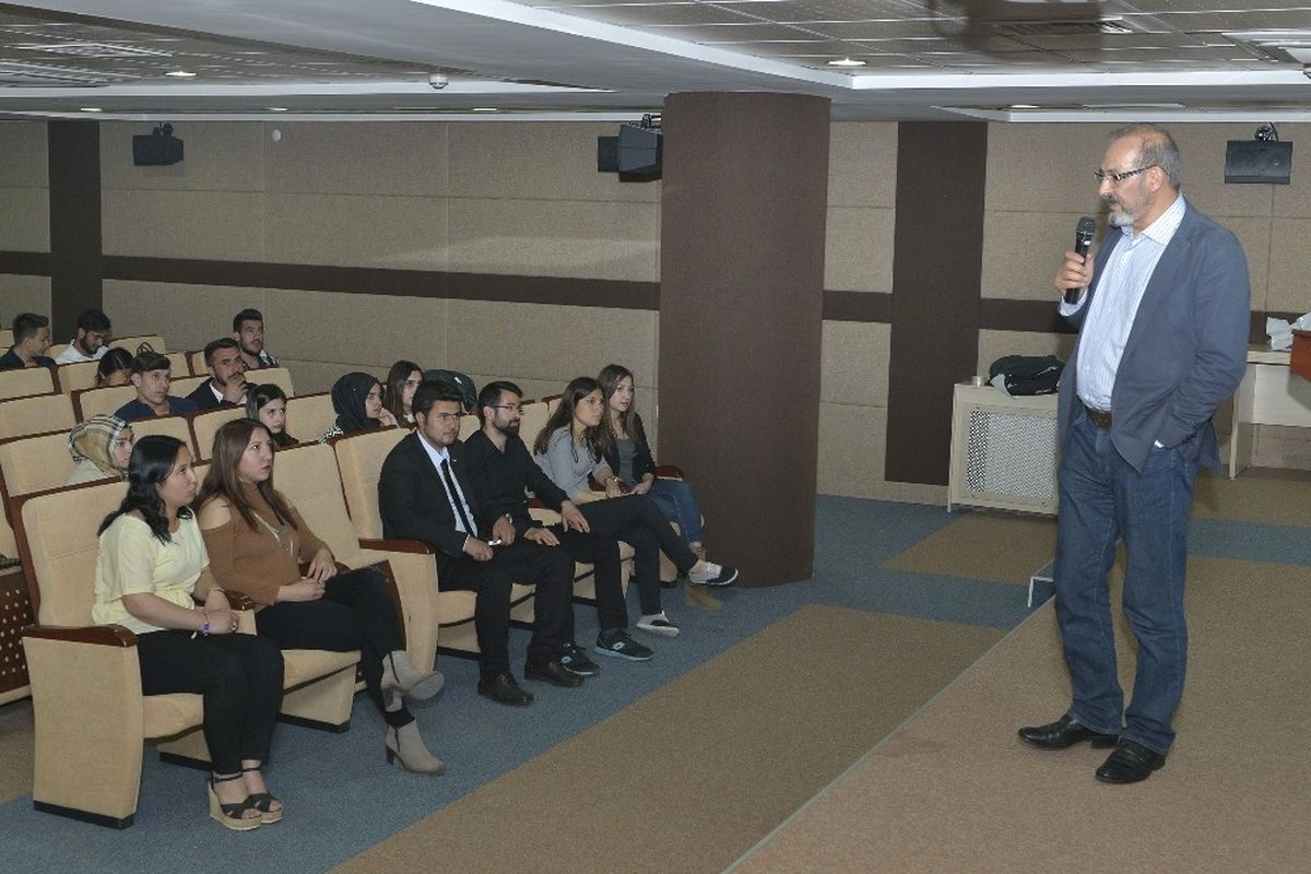 Kmü\'de Sosyal Medya Semineri
