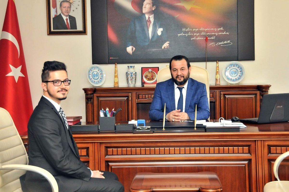Kmü Rektörü Akgül, Başarılı Öğrenciyi Makamında Kabul Etti