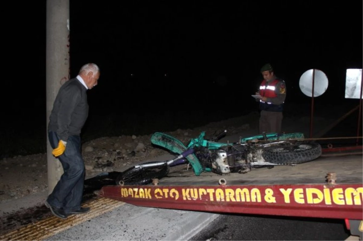 Manavgat\'ta 3 Ayrı Trafik Kazası: 4 Yaralı