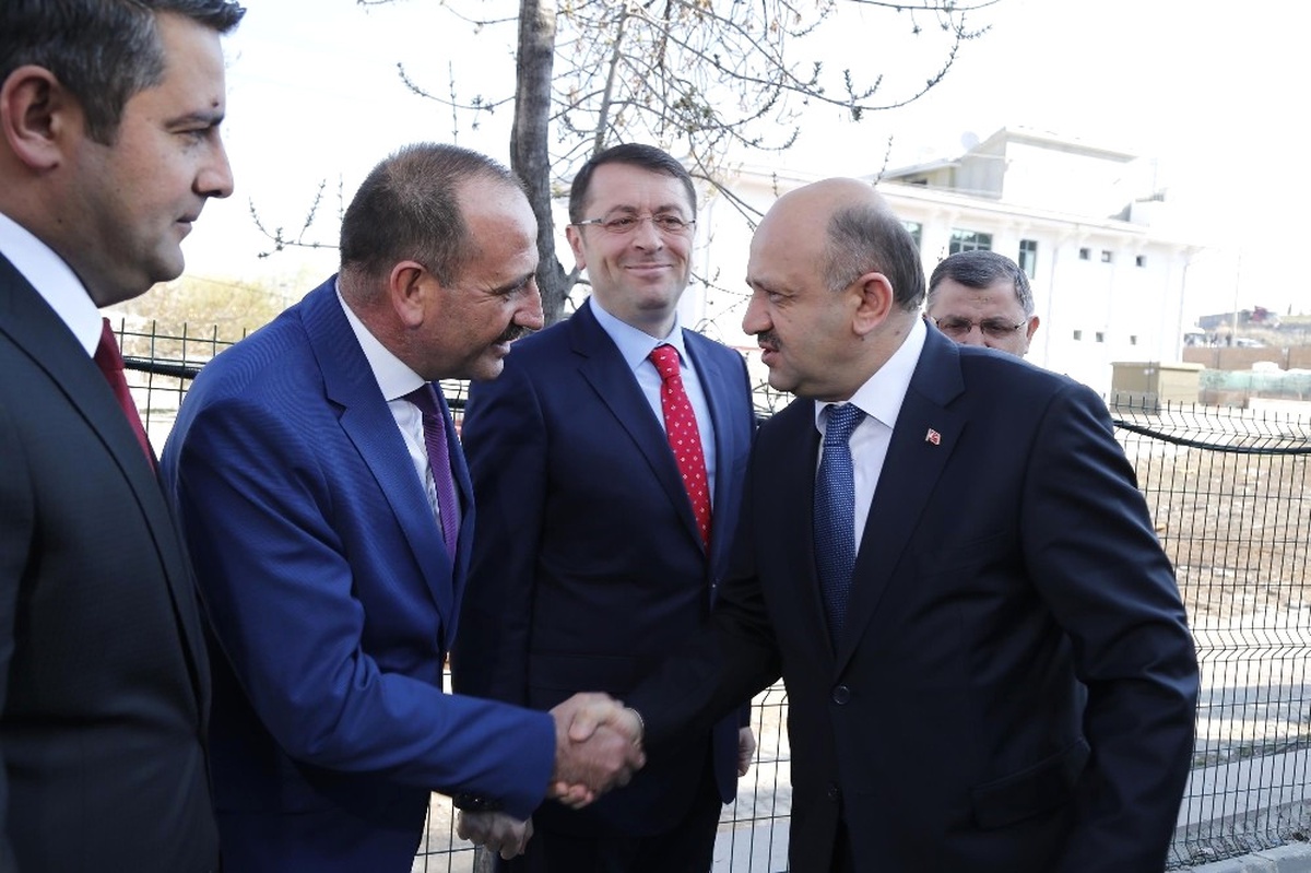 Milli Savunma Bakanı Fikri Işık, İş Adamlarıyla Bir Araya Geldi