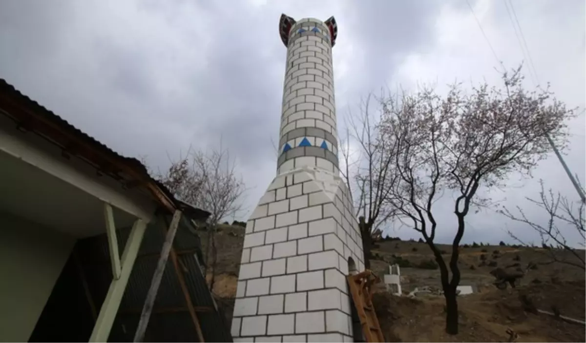 Minareden Düşen İşçi Hayatını Kaybetti