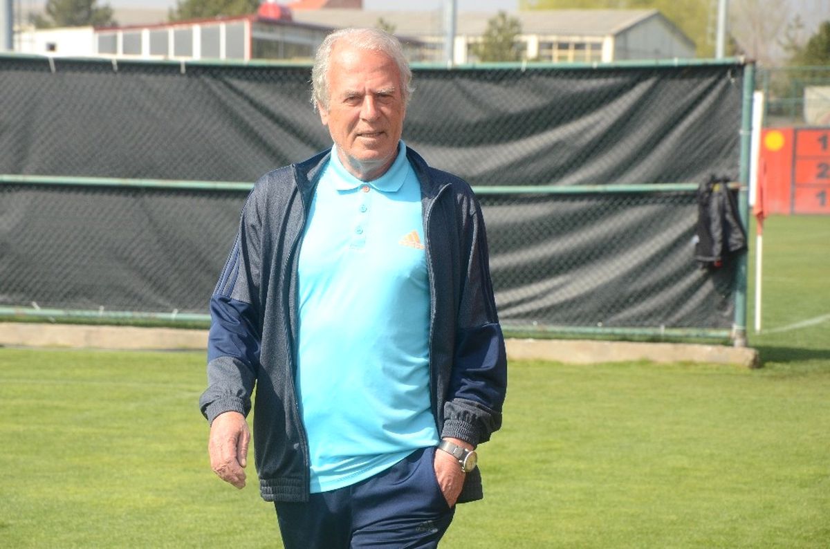 Mustafa Denizli\'den Milli Takım Yorumu