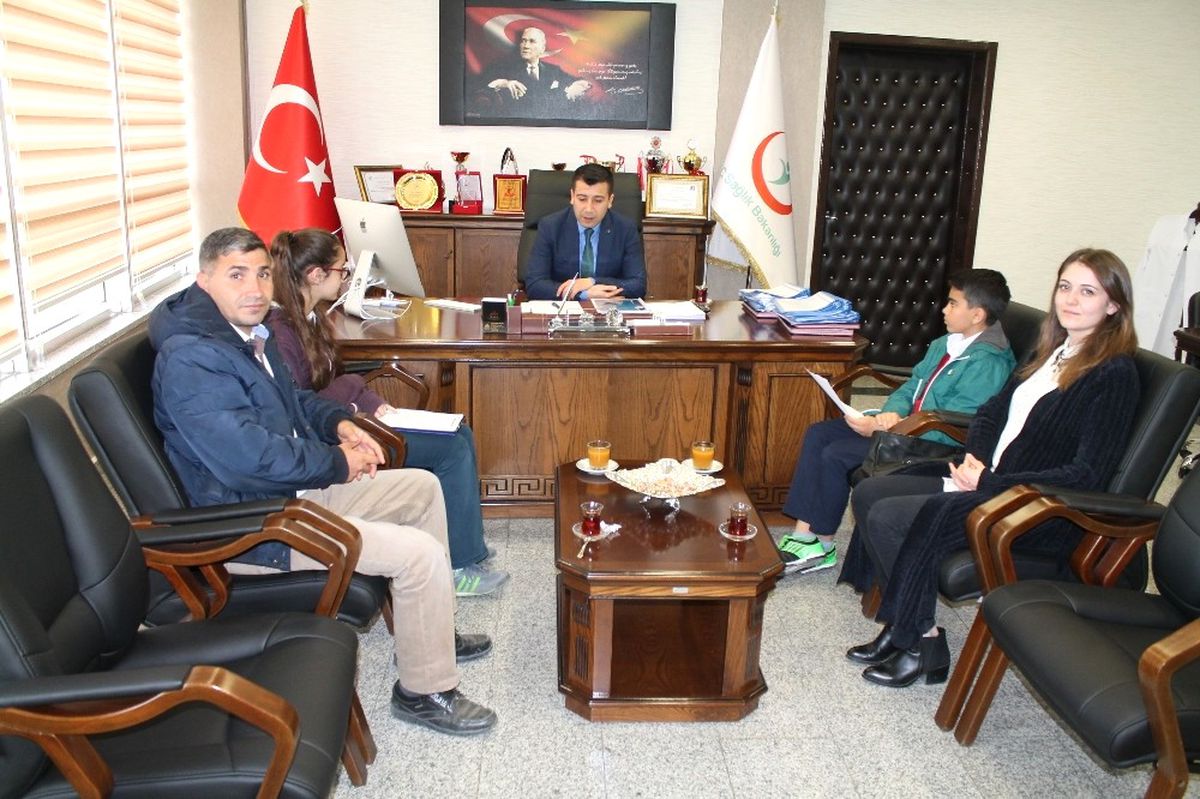 Öğrencilerden Hastane Yöneticisi Doğan\'a Ziyaret