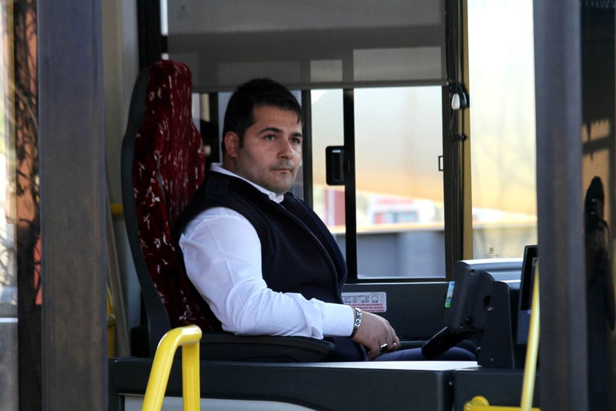 Otobüsü Taşlayıp Şoförü Dövdüler