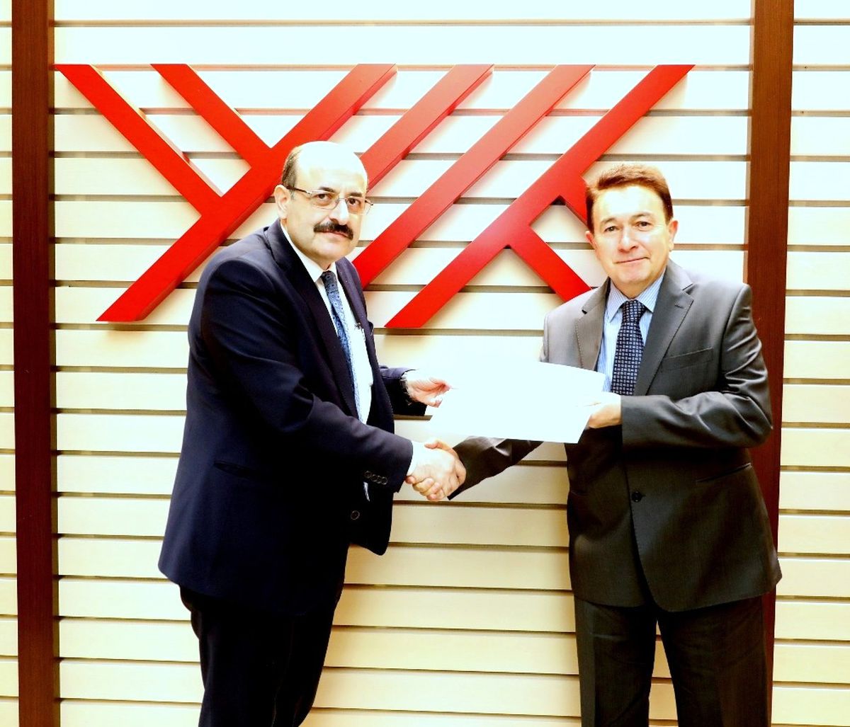 Rektör Sabuncuoğlu, Mazbatasını YÖK Başkanı Saraç\'dan Aldı