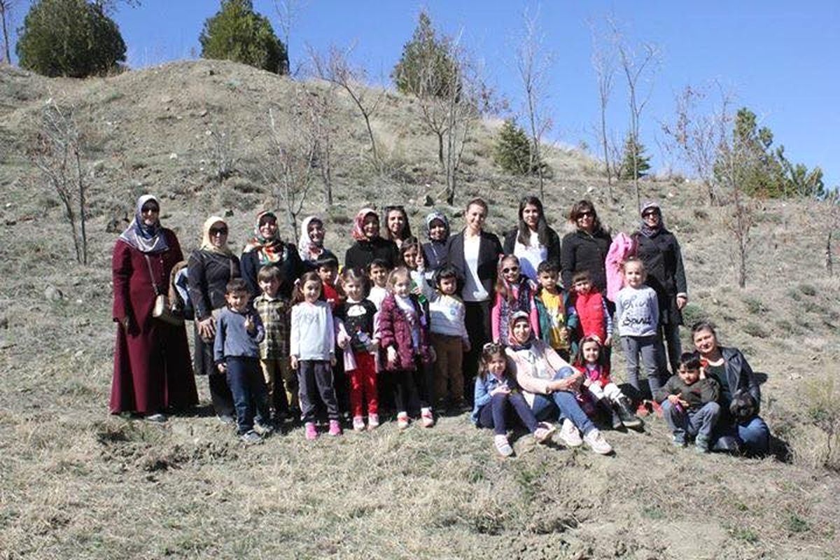 Sungurlu\'da Minik Öğrenciler Fidan Dikti