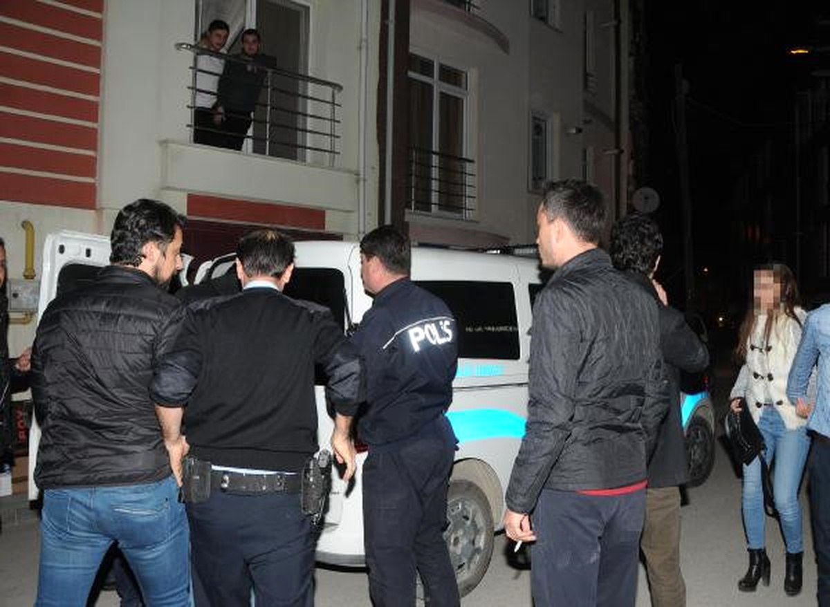 Kızlara Sarkıntılık Yapan Tacizci Apartman Çatısında Yakalandı