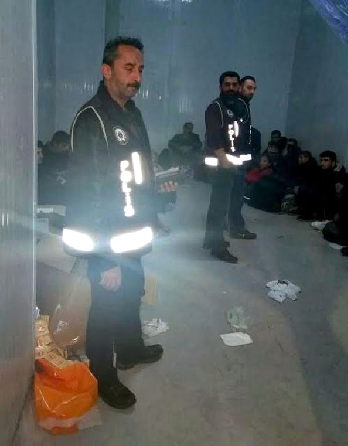 Tır\'da İtalya\'ya Gitmek İsteyen 78 Kaçak Yakalandı