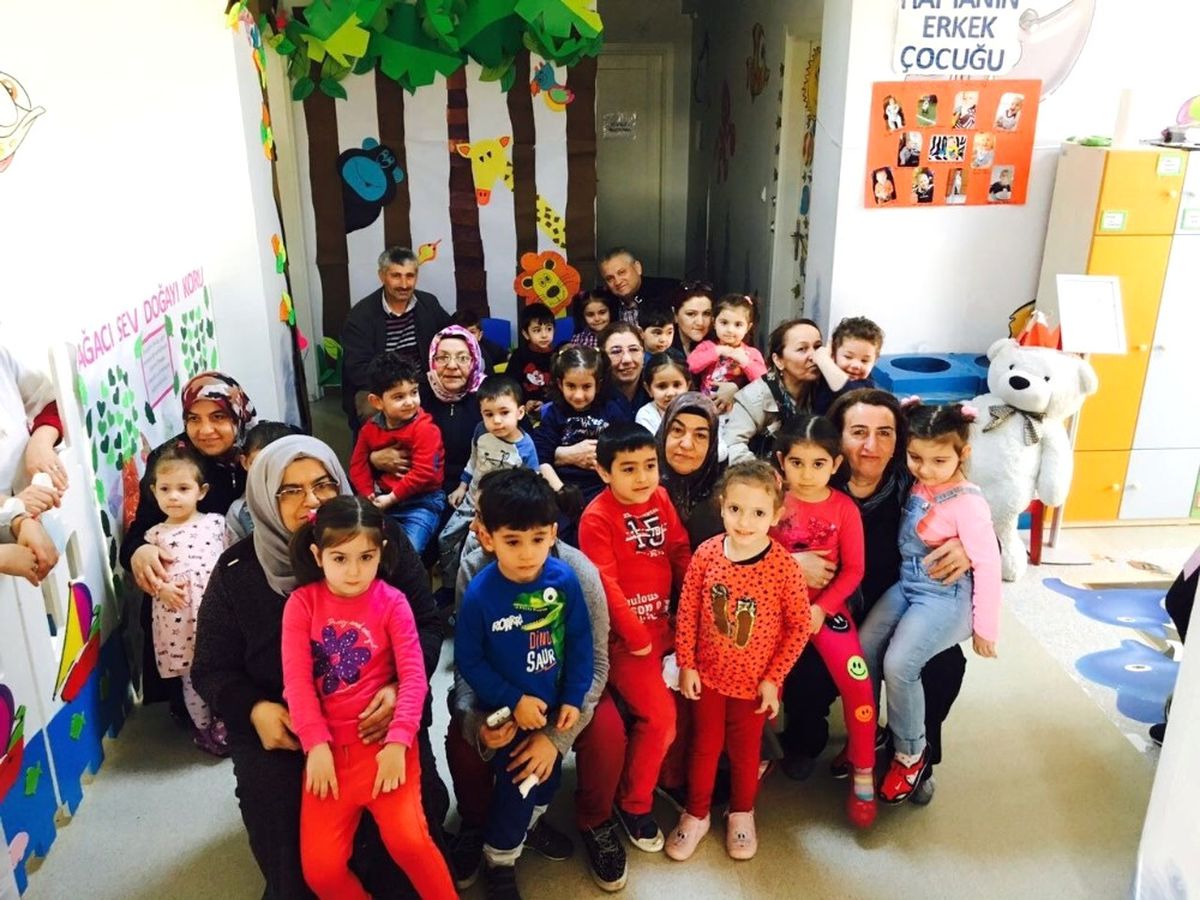 Torunlarıyla Kreşte Buluştular