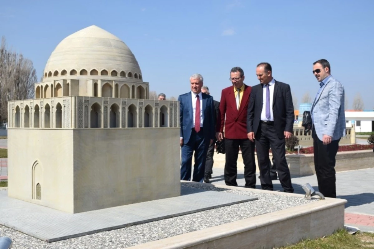 Türk Dünyası Bilim Kültür ve Sanat Merkezi\'nin İlk Konuğu