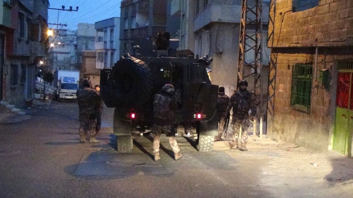 11 Sürgülü Demir Kapı ve 2 Güvenlik Kamerasına Rağmen Polisten Kaçamadılar