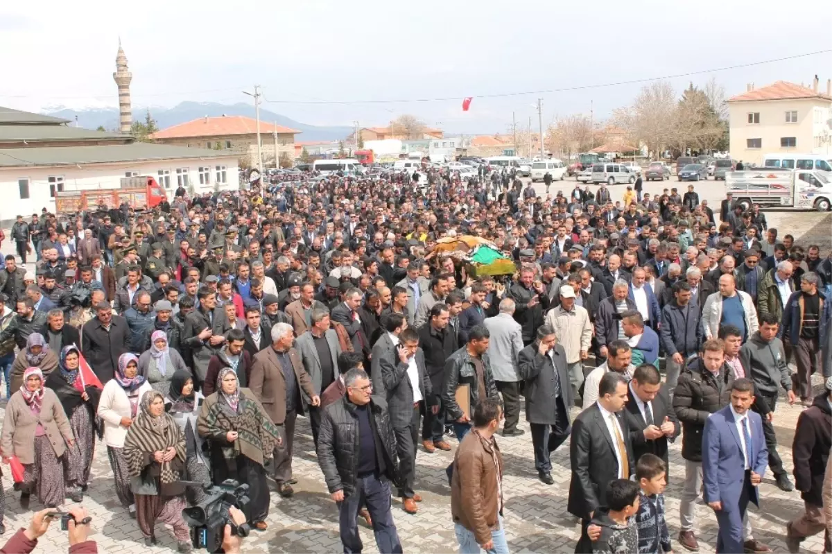 15 Temmuz Kahramanı Halisdemir\'in Annesi Son Yolculuğuna Uğurlandı