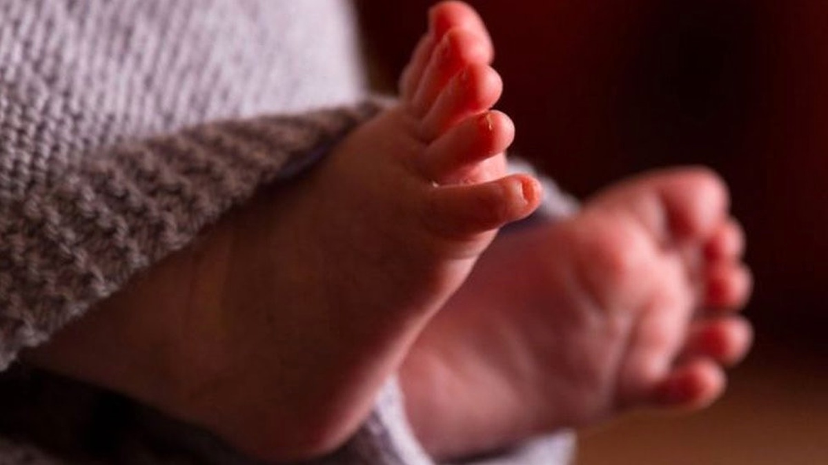 6 Aydan Küçük Bebeklere Topuklu Ayakkabı Tepki Yarattı