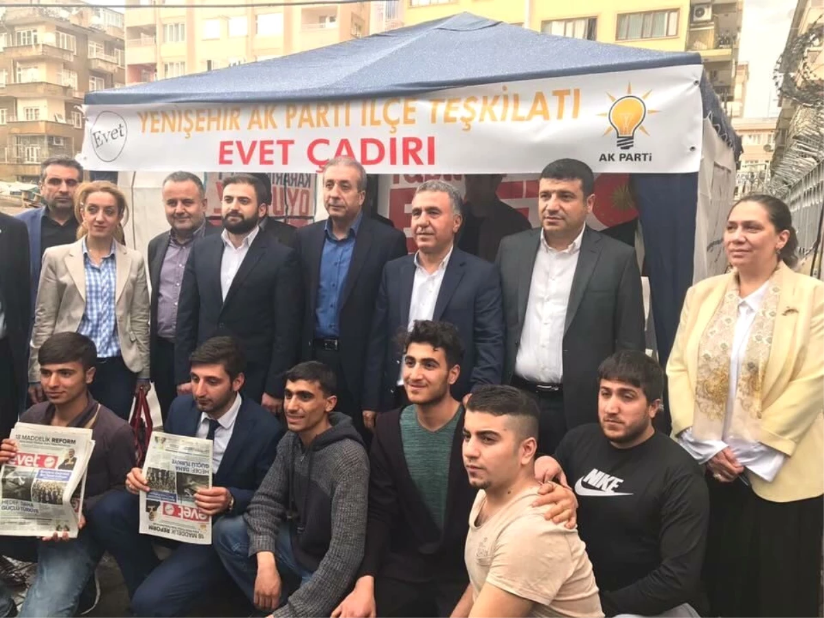 AK Parti Yenişehir İlçe Başkanlığı \'Evet Çadırı\' Kurdu