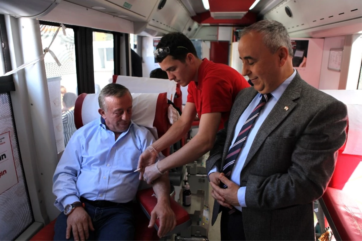 Ali Ağaoğlu, "Kan Bağışı Sürekli Hale Getirilmeli"