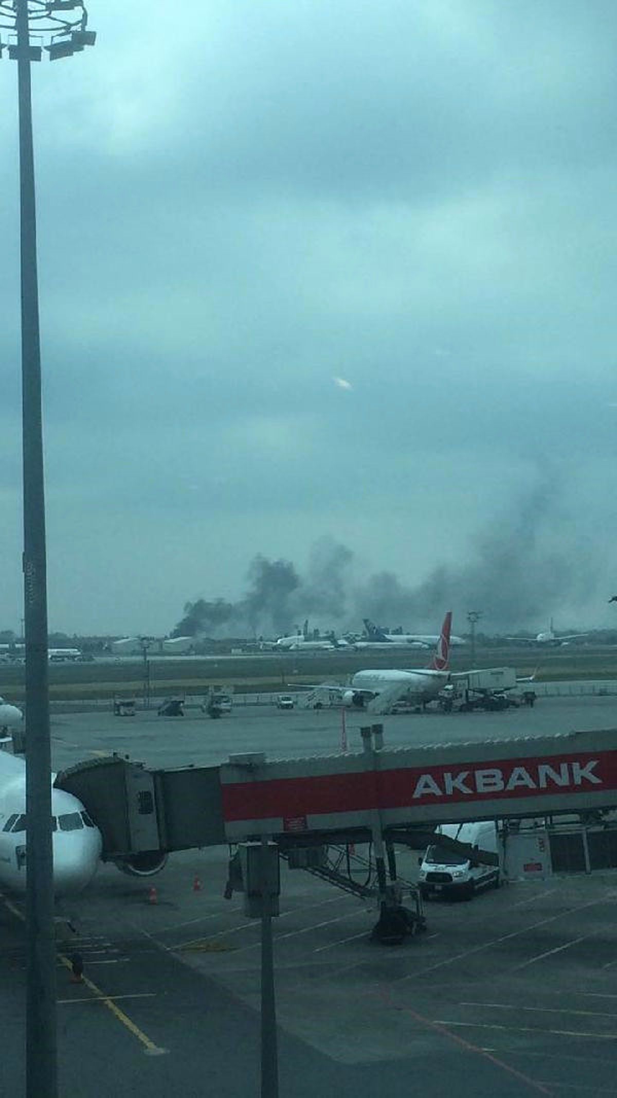 Araç Yangını Uçaklara Yakın Olunca Heyecan Yarattı
