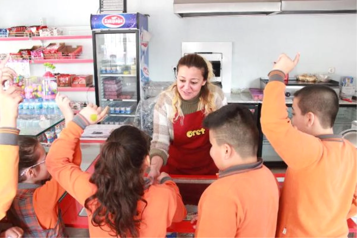 Atanamayan Öğretmen, Öğrenci Özlemini Okulda Kantin İşleterek Gideriyor