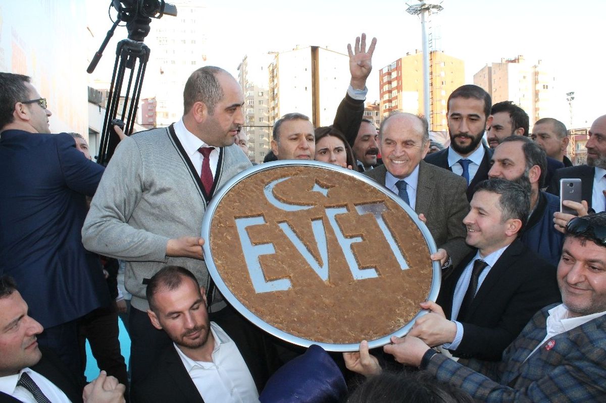 Ataşehirli Kadınlardan Un Helvalı \'Evet\'