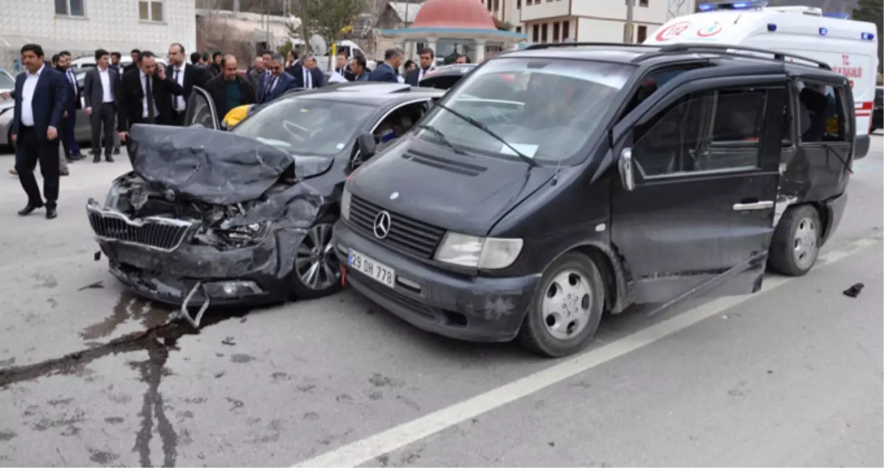 Bakan Işık\'ın Konvoyunda Kaza: 4 Yaralı