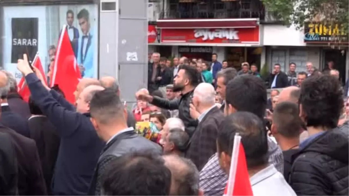 Bakan Zeybekci\'yi Protesto Eden Şahsı Linç Edilmekten Bakan Korudu