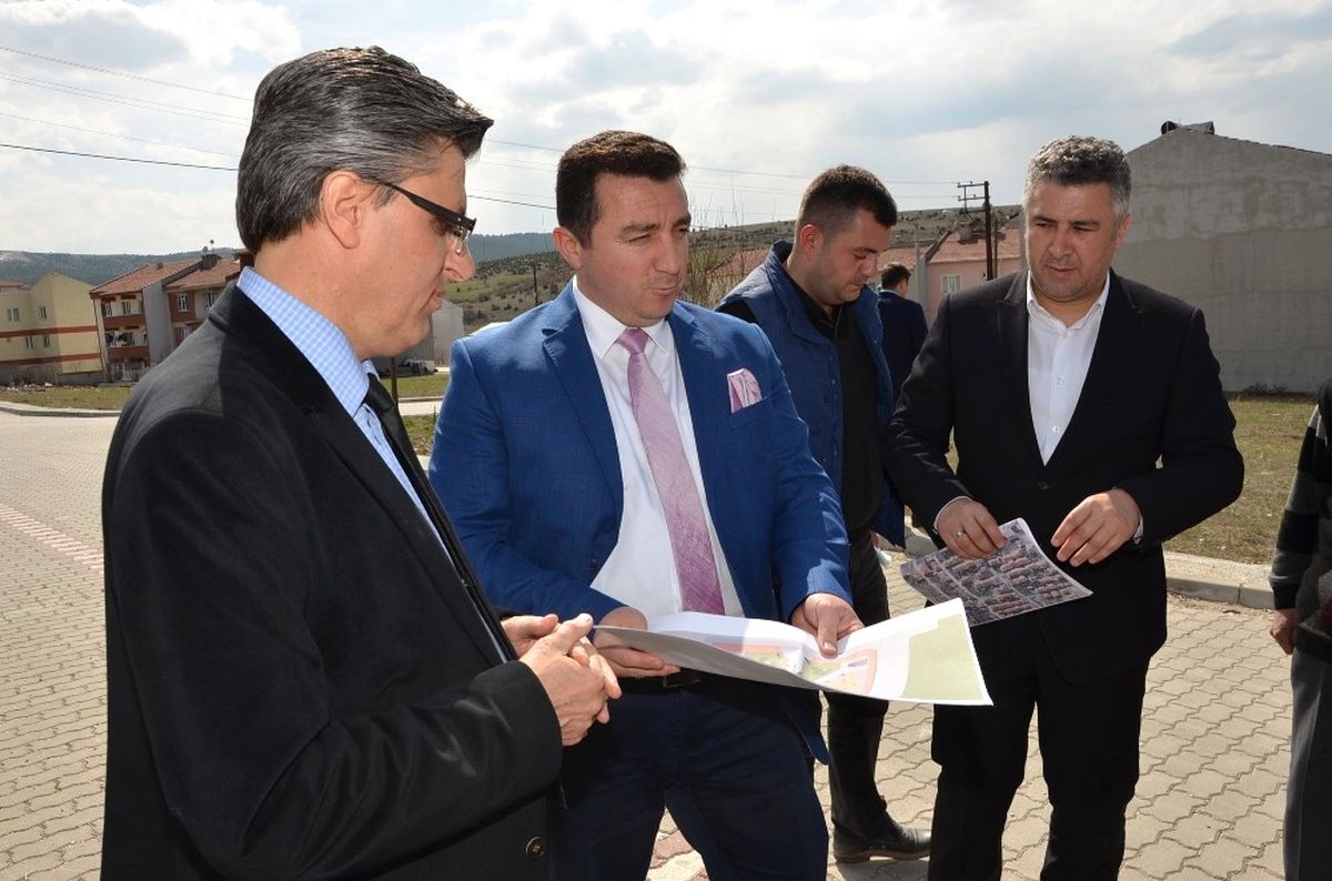 Başkan Bakıcı Yediler Mahallesi\'ndeki Park Alanında İncelemelerde Bulundu