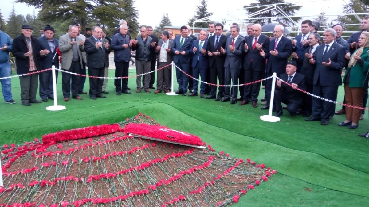CHP Genel Başkanı Kılıçdaroğlu Demirel\'in Mezarında