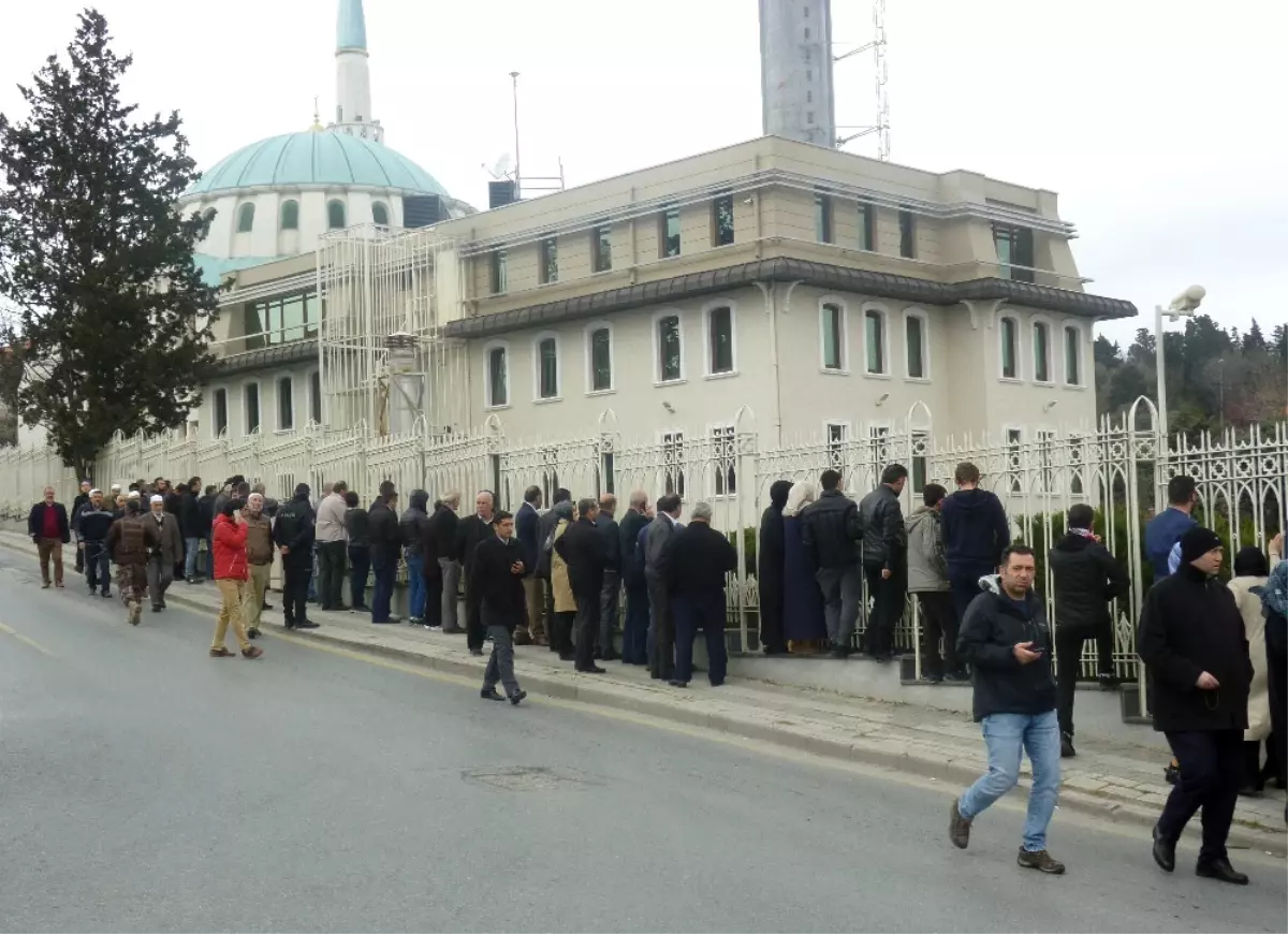 Cumhurbaşkanı Cuma Namazını Çilehane Camii\'inde Kıldı