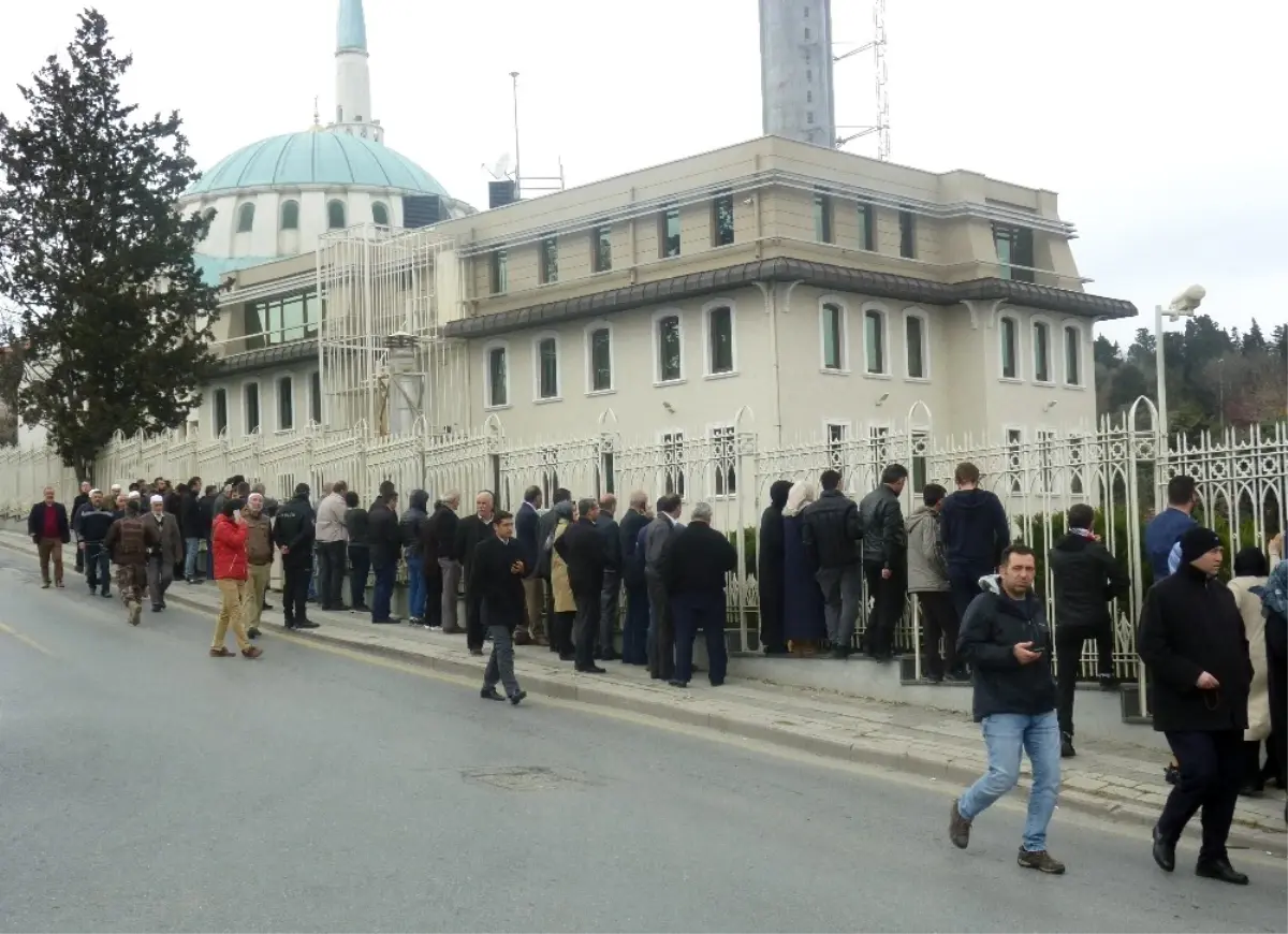 Cumhurbaşkanı Erdoğan Cuma Namazını Çilehane Camii\'inde Kıldı