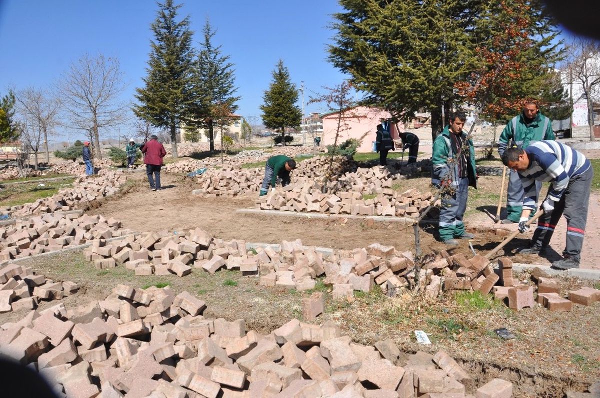 Develi İmamı Azam Parkı\'nda Revizyon Çalışması
