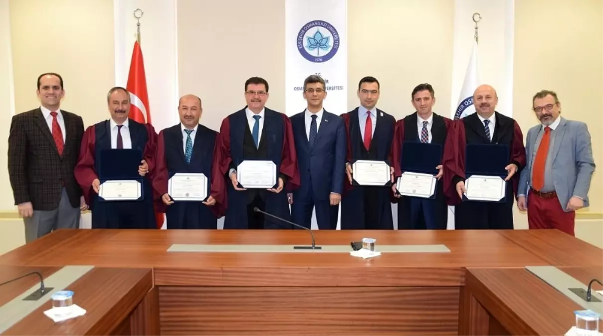 Eskişehir Milli Eğitim Müdürleri Esogü\'de Mezuniyet Cübbesi Giydi