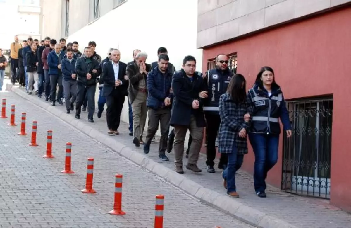 Fetö\'den Gözaltına Alınan 15 Kişi Adliyeye Gönderildi