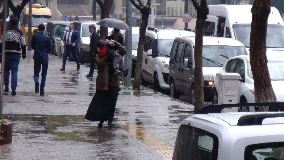 Gaziantep\'te Sağanak Yağış Hayatı Olumsuz Etkiledi