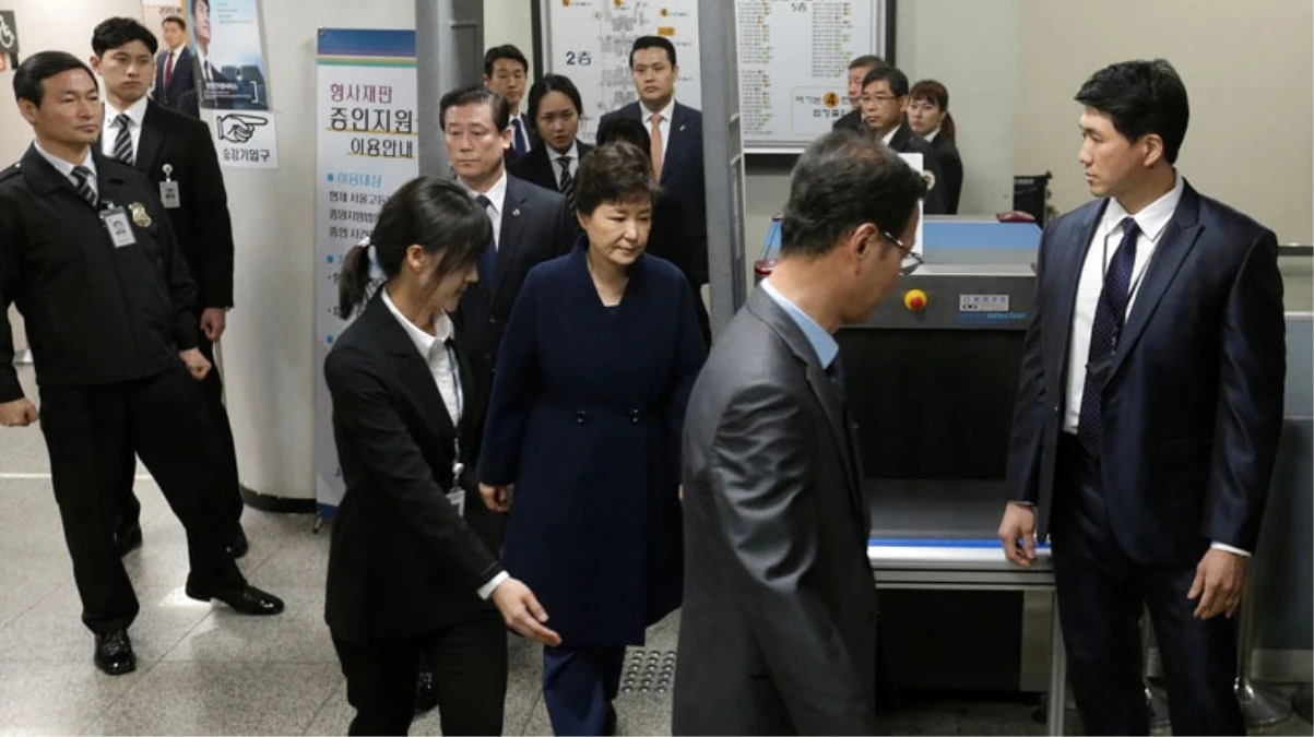 Güney Kore\'de Eski Devlet Başkanı Park Tutuklandı