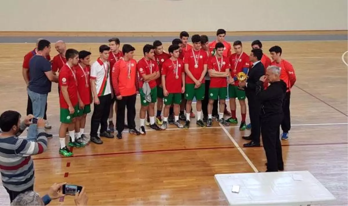 Karşıyaka Belediyespor Yıldız Hentbolde Yenilmeden Şampiyon